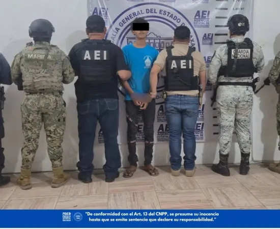 Detiene FGEO a presunto narcomenudista en flagrancia; contaba con orden de aprehensión por homicidio en la Costa