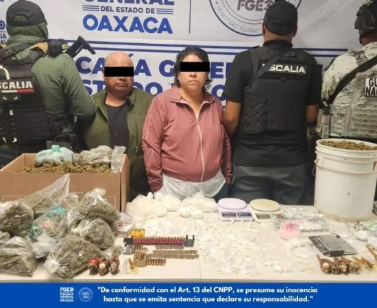 En cateo de Valles Centrales; aseguran armas, presuntas drogas y detienen a dos personas
