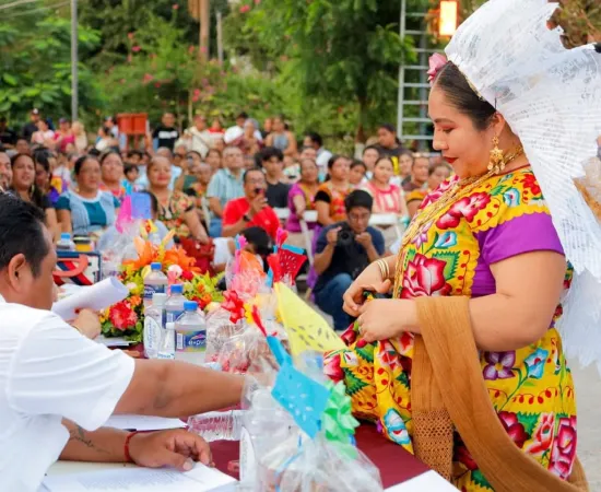 Juchitán vivió su primer Concurso de Trajes Regionales 