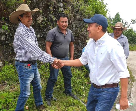 Nino Morales encabeza gira de trabajo por la Sierra Flores Magón
