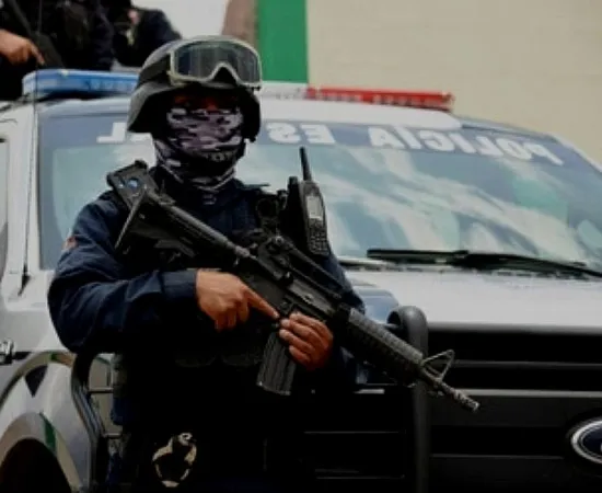 ExpoliciónTriada infernal / Amado Sanmartín Hernández / Para Valeria, la cuarta llamita.