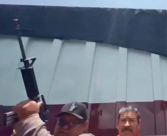 Inicia FGEO investigación por detonaciones de arma de fuego durante manifestaciones en la Villa de Mitla