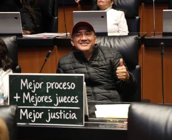 Nino Morales vota reformas por democracia y soberanía nacional