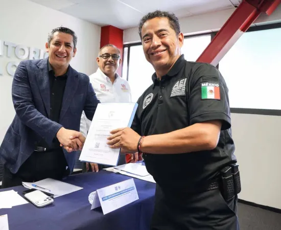 Entregan Certificado Único Policial a elementos de la AEI 