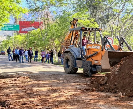 Después de más de siete meses, habitantes de Tlalixtac de Cabrera, reabrieron la carretera a Huayápam