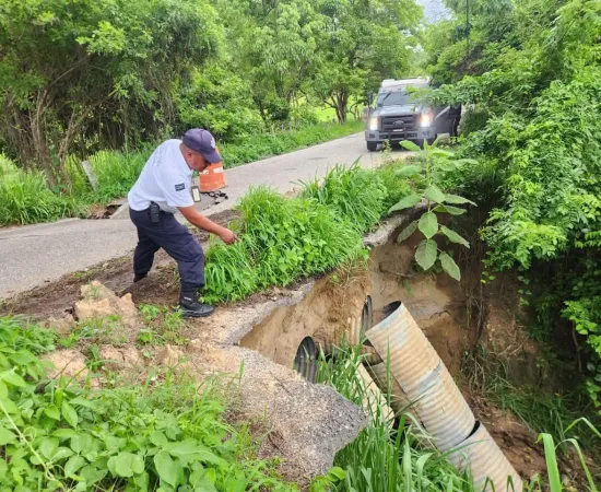 Se troza carretera en Tututepec, en el tramo Río Grande–Santa Catarina Juquila