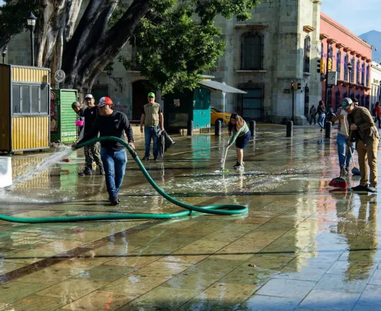 Realizan Mega Tequio en el Centro Histórico de Oaxaca de Juárez