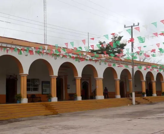 A vinculación a proceso en contra de cuatro personas por delito en materia electoral cometido en San Pedro y San Pablo Ayutla, Mixe