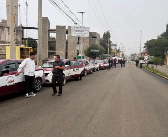 Transportistas de Tlaxiaco parten en marcha-caravana hacia la ciudad de Oaxaca
