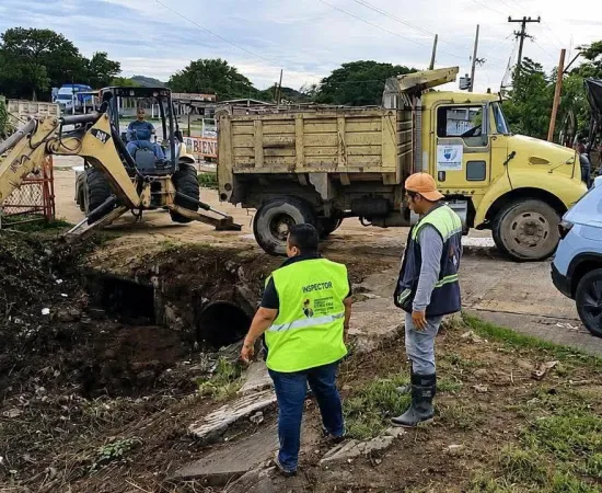 Continúan trabajos para reducir riesgos ante temporada de lluvias en Juchitán