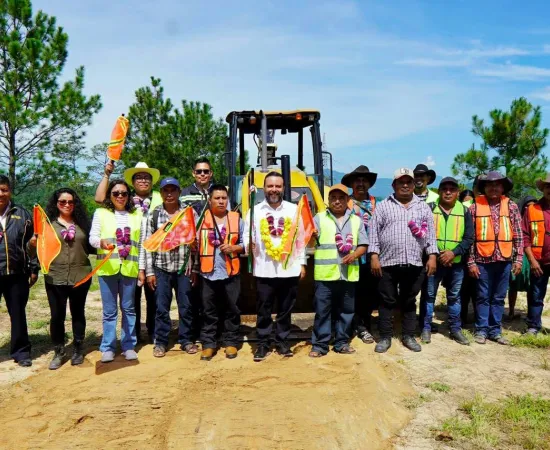 Jesús Romero acompaña al pueblo de San Lorenzo Texmelucan en el inicio de la construcción de su Casa Comunal, espacio para la construcción de diálogo y paz