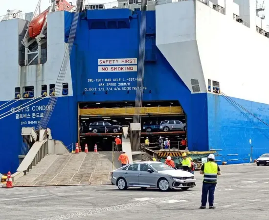 Cruza México tren con 3 mil autos de Corea del Sur hacia EE. UU.