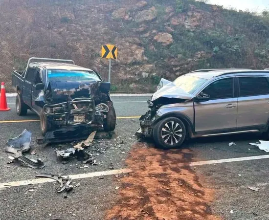 Encontrónazo en la Súpercarretera a la Costa tres personas lesionadas y una fallecida