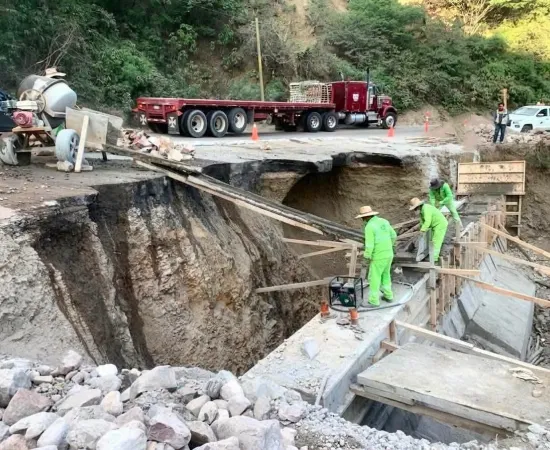 Continúan los  trabajos de rehabilitación en la carretera Oaxaca–Tehuantepec