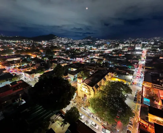 México Brilla ilumina templo de Jalatlaco, barrio mágico de Oaxaca