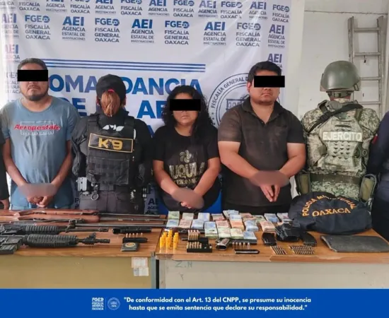 Fiscalía de Oaxaca, DEFENSA y Policía Estatal ejecutan cateo en Ejutla de Crespo; detienen a tres, aseguran armas y más de 1.4 millones de pesos