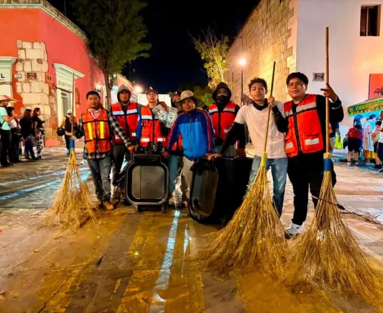 Durante y después del Desfile de Delegaciones, las calles de Oaxaca de Juárez se mantuvieron limpias
