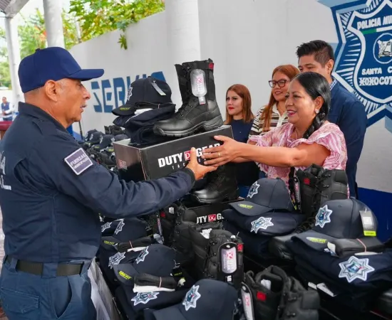 Nancy Benítez reconoce labor de corporaciones policiales; las convoca a servir con honor y dignidad