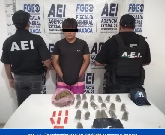 FGEO obtiene vinculación a proceso contra persona detenida en cateo por presunto narcomenudeo en Santa María Huatulco