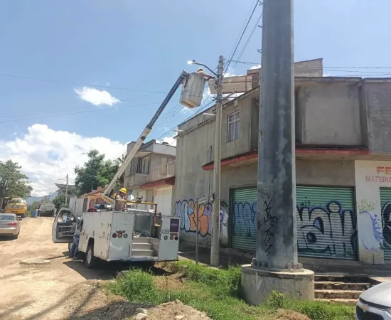 Municipio de Oaxaca de Juárez rehabilita alumbrado público en Viguera, puente Bicentenario y Riveras del Atoyac