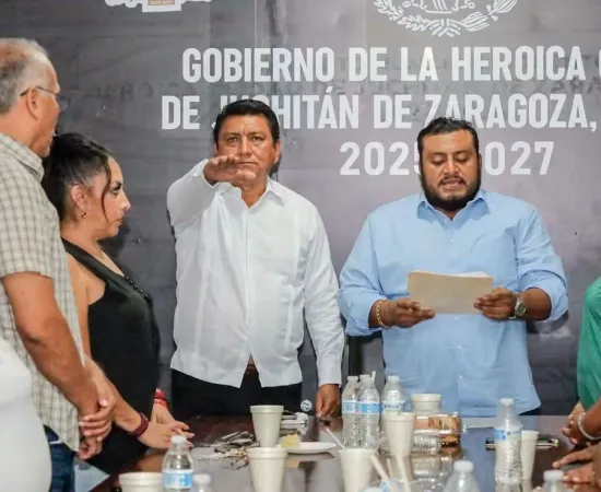 Cabildo juchiteco designa a Fernando Santos como nuevo secretario municipal
