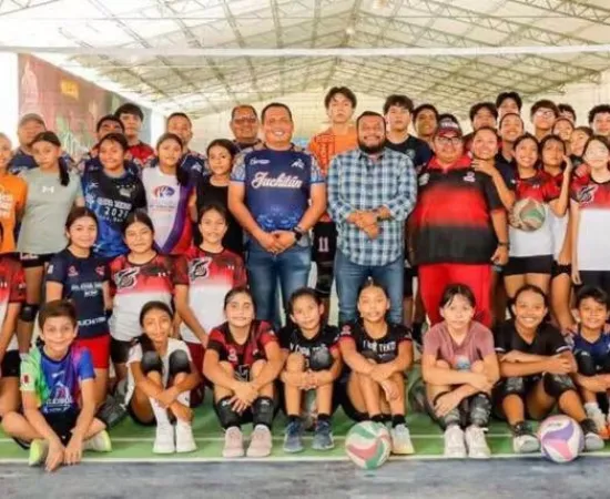 Infancias disfrutan sus vacaciones aprendiendo y haciendo deporte en Juchitán