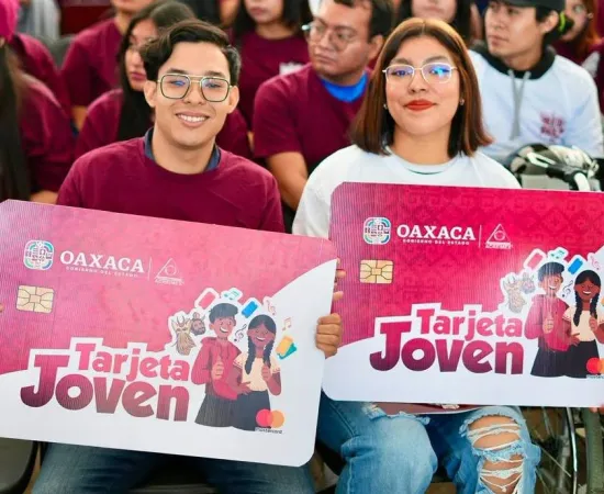 Entrega Salomón Jara Tarjetas Joven a más de mil 500 personas beneficiarias