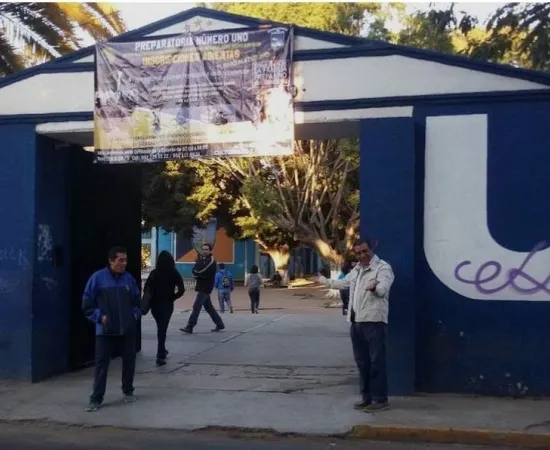 Toma de Prepa 1 de la UABJO frena reinscripciones y curso de nuevo ingreso