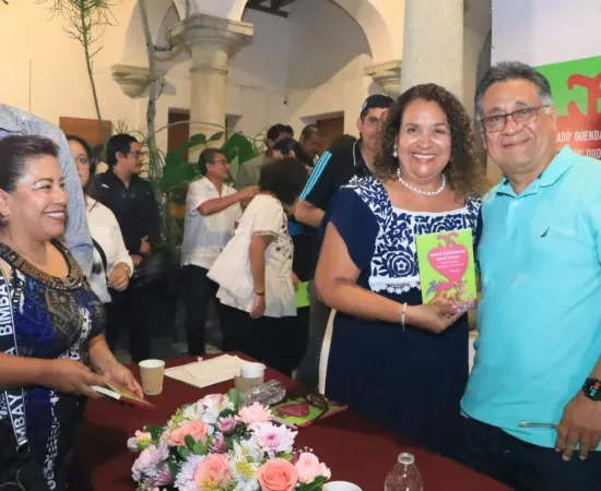 Una fiesta de palabras se vivió con la presentación del libro Poemas de amor traducidos al zapoteco: IEEPO