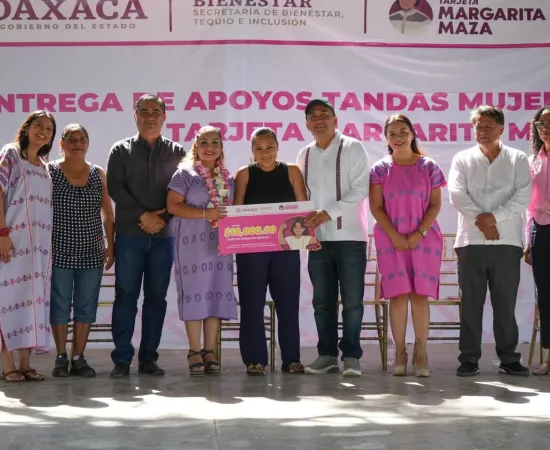 En Pinotepa Nacional, Nino Morales respalda programas que dan autonomía a las mujeres