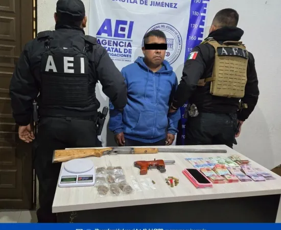 Fiscalía de Oaxaca, DEFENSA, GN, Policía Estatal y Municipal ejecutan cateo en Huautla de Jiménez y detienen a una persona; aseguran drogas, armas y dinero en efectivo