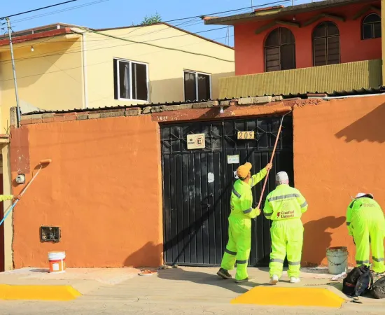 Tequio Vecinal mejora espacios públicos en la colonia Del Maestro
