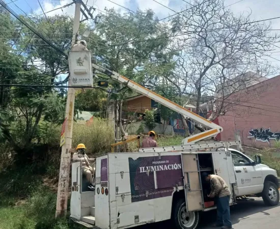 Oaxaca de Juárez fortalece la Ciudad Segura con la rehabilitación de luminarias 