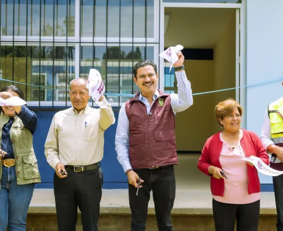 Ray Chagoya entrega obras educativas en Pueblo Nuevo