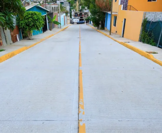 Ray Chagoya entrega obra de pavimentación en San Martín Mexicapam