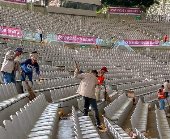 Gobierno de Oaxaca de Juárez realiza labores de limpieza en el Auditorio Guelaguetza