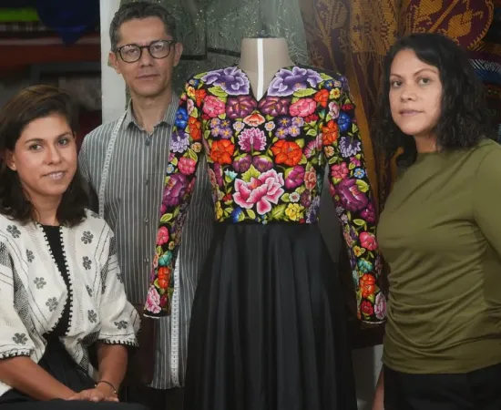 Vestido patrio de Presidenta, un homenaje a artesanas del Istmo 