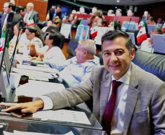 Vota Luis Alfonso Silva Romo a favor de reforma que establece nacionalidad mexicana exclusiva para Presidencia y gubernaturas