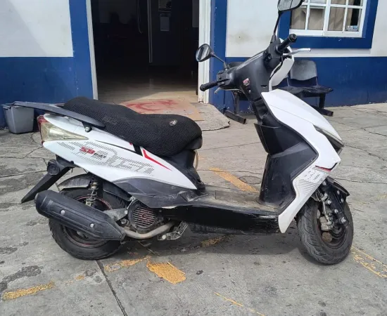 Policía Municipal asegura motocicleta con reporte de robo en San Martín Mexicapam 