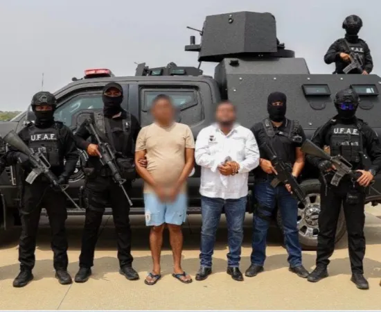 Expolición / Doble identidad: gobierno y delincuencia / Amado Sanmartín Hernández