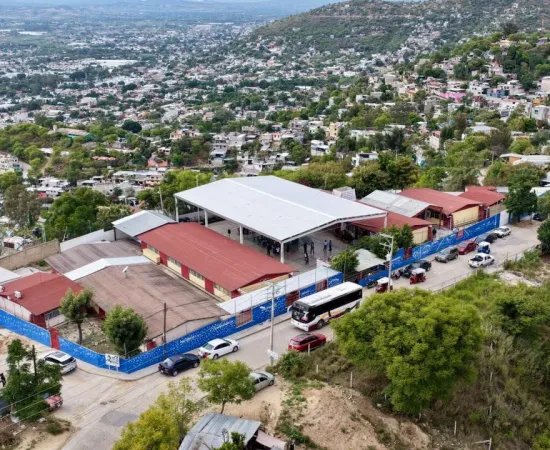 Ray Chagoya entrega nueva aula en primaria de Santa Rosa Panzacola