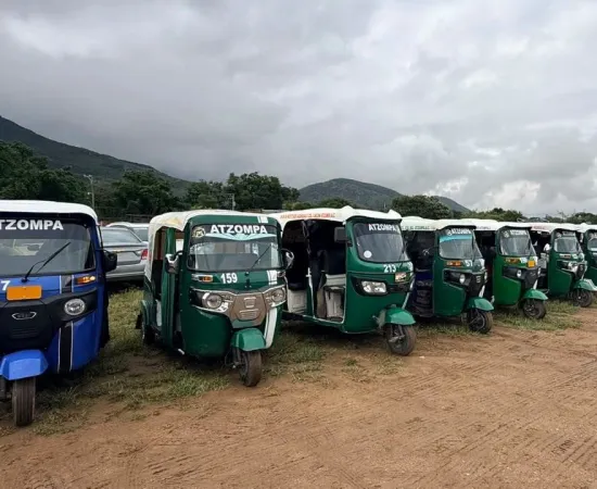 Aseguran 16 mototaxis irregulares tras operativo en Oaxaca