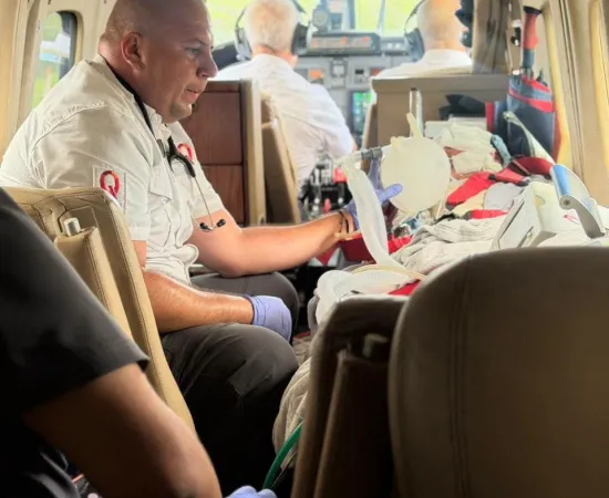 Ambulancia aérea del Gobierno Estatal traslada a Kevin a Estados Unidos, recibirá atención especializada por quemaduras