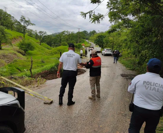 Atiende Gobierno Estatal derrumbes y afectaciones por lluvias en regiones