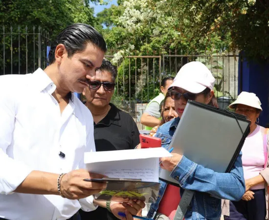 Con atención directa en territorio Ray Chagoya recorre la colonia La Cascada