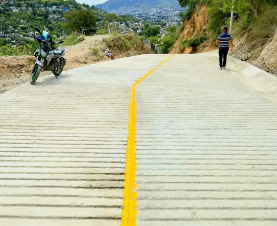 Banco de Materiales y trabajo vecinal hacen realidad nueva calle pavimentada en Santa Rosa Panzacola