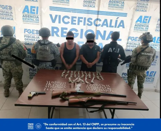 Fiscalía de Oaxaca detiene a tres generadores de violencia en la Costa, aseguran arsenal tras enfrentamiento