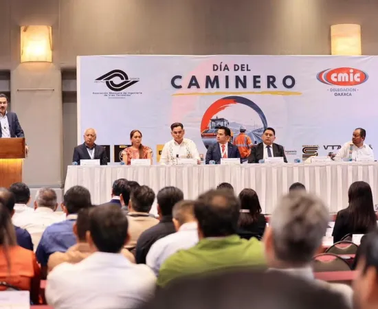 Ray Chagoya reconoce la labor de las y los camineros de Oaxaca