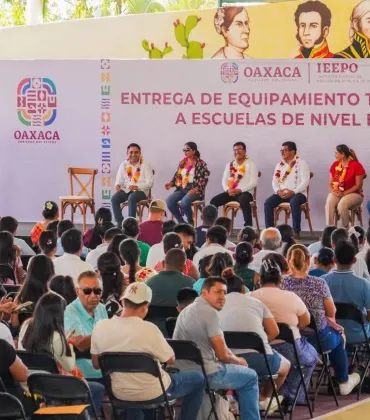 IEEPO impulsa la transformación educativa en la Costa con entrega de equipamiento tecnológico a 176 escuelas