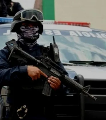ExpoliciónTriada infernal / Amado Sanmartín Hernández / Para Valeria, la cuarta llamita.